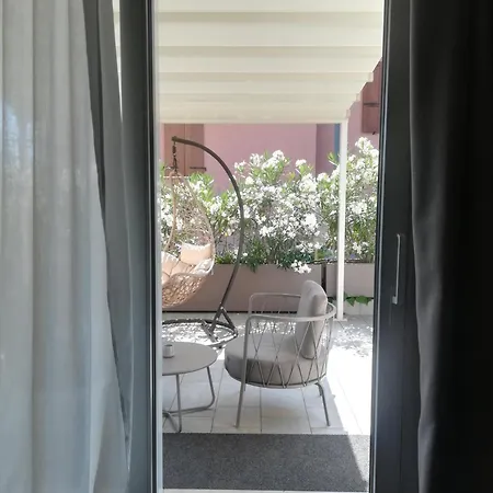 La And Bed & Breakfast 3*