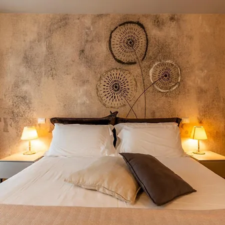 La And Bed & Breakfast 3*