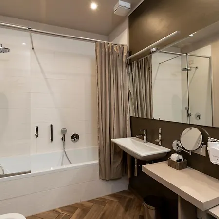 La And Bed & Breakfast 3*