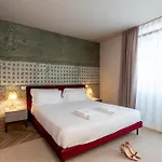 La And Bed & Breakfast 4*