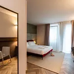 Bed & Breakfast La And 4*