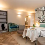 La And Bed & Breakfast